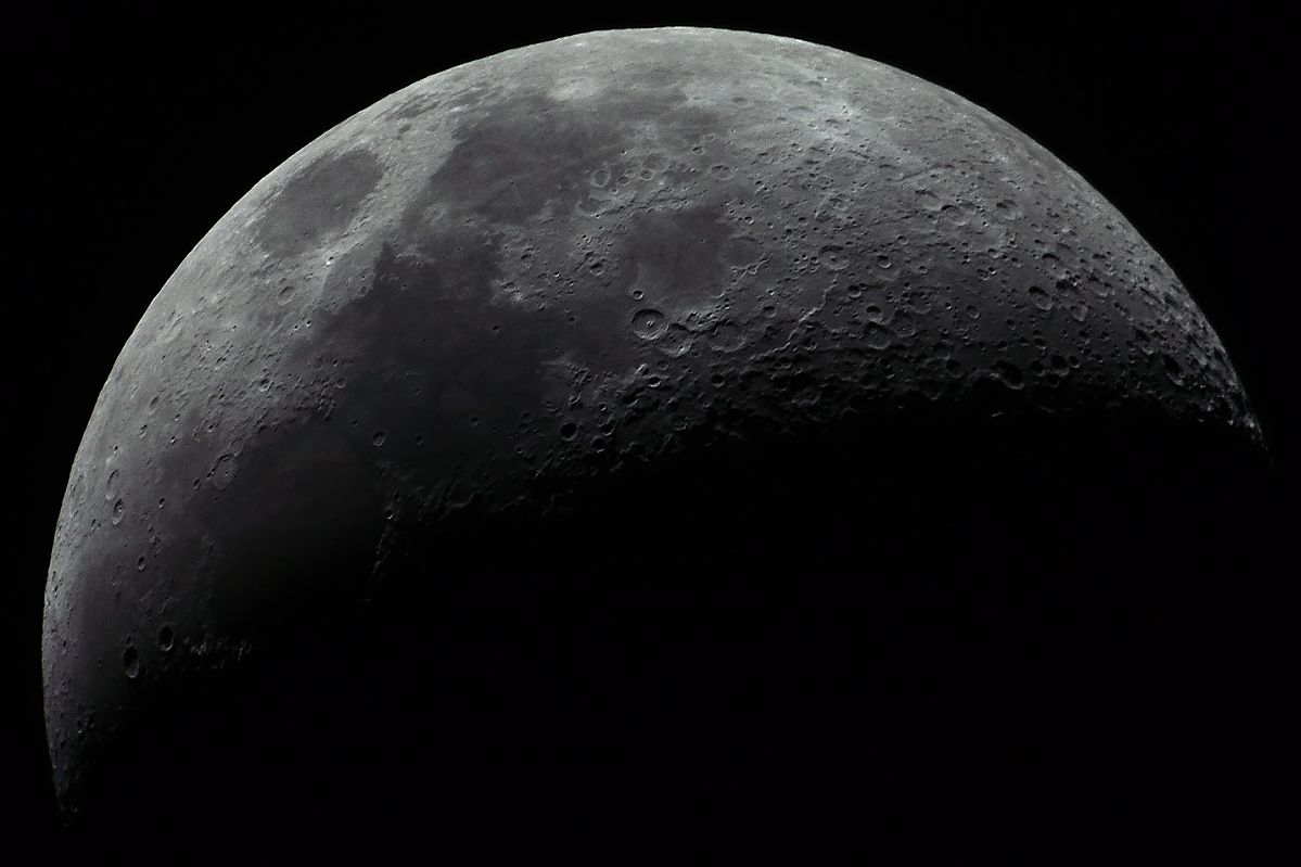 Mond mit Teleobjektiv 9.feb11