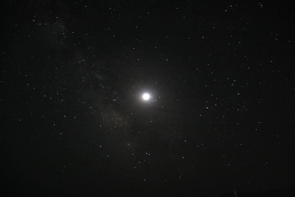 Mond und Milchstraße
