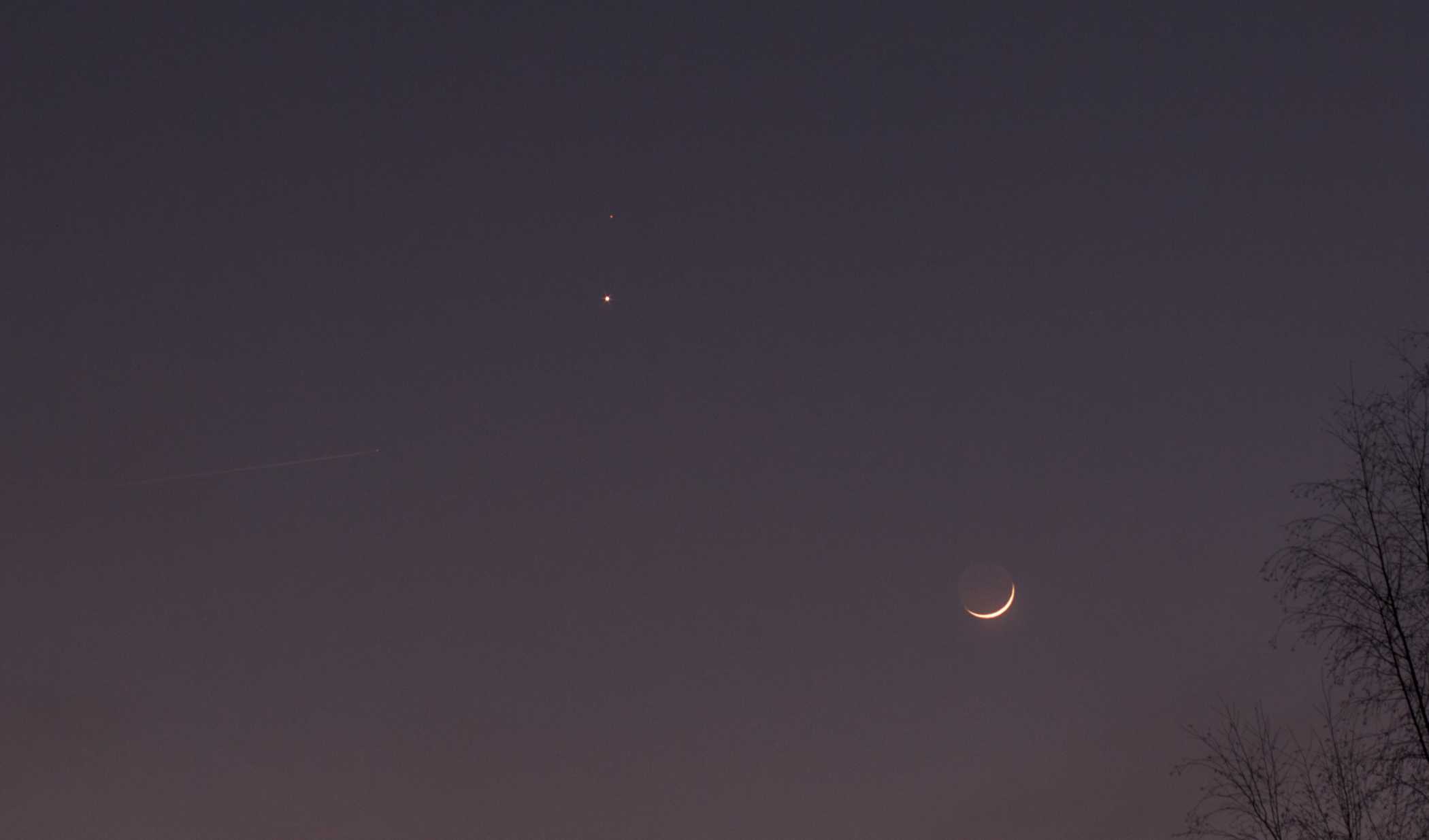 Mond,Venus Mars in der Abend Dämmerung,
