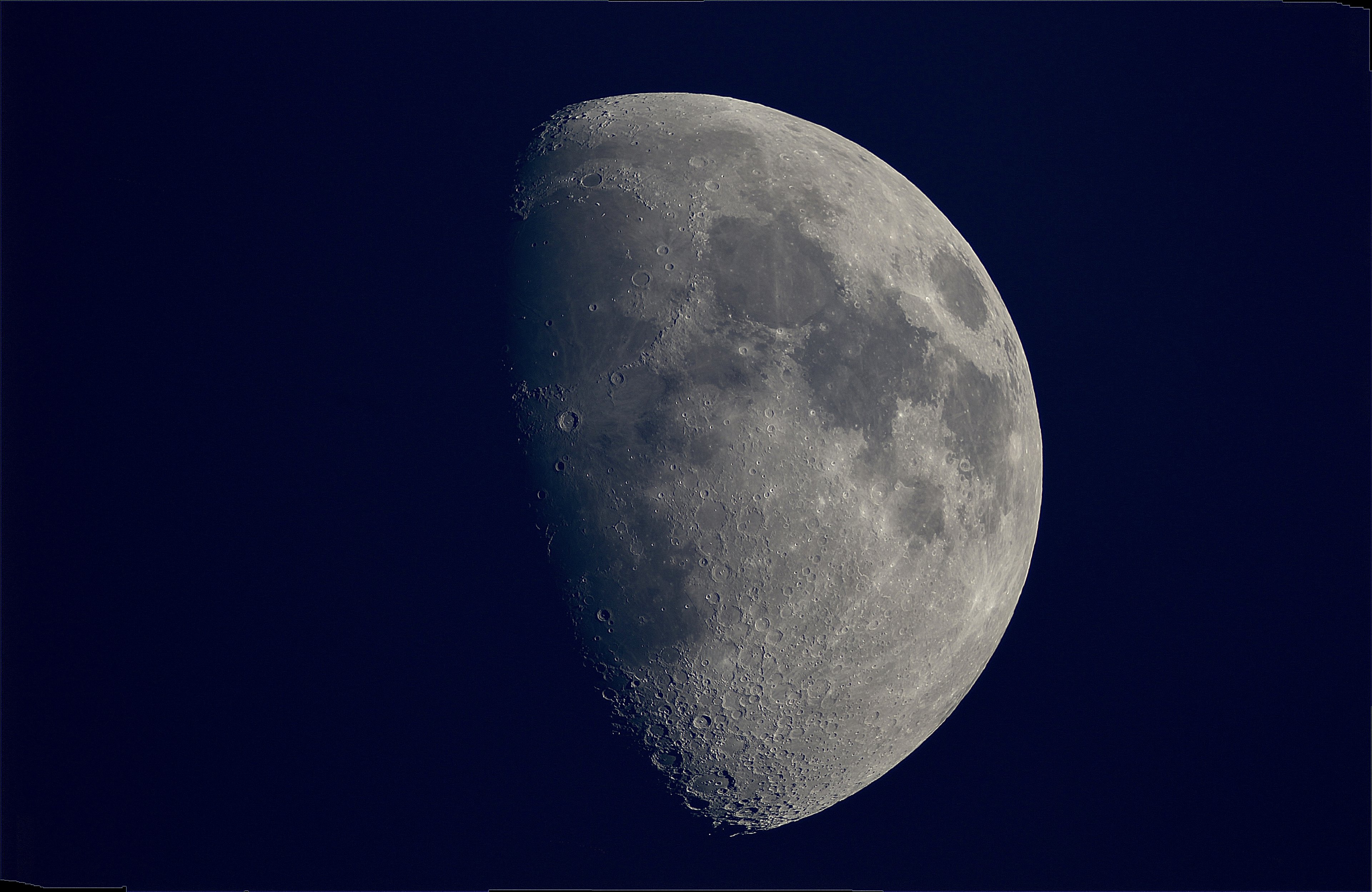Mond vom 08.07.2022 Dämmerung