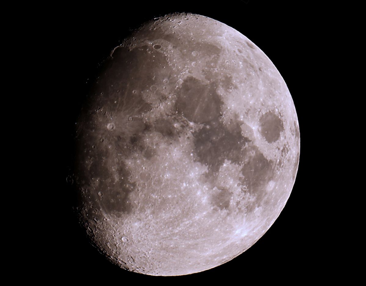 mond_eos_hd.jpg