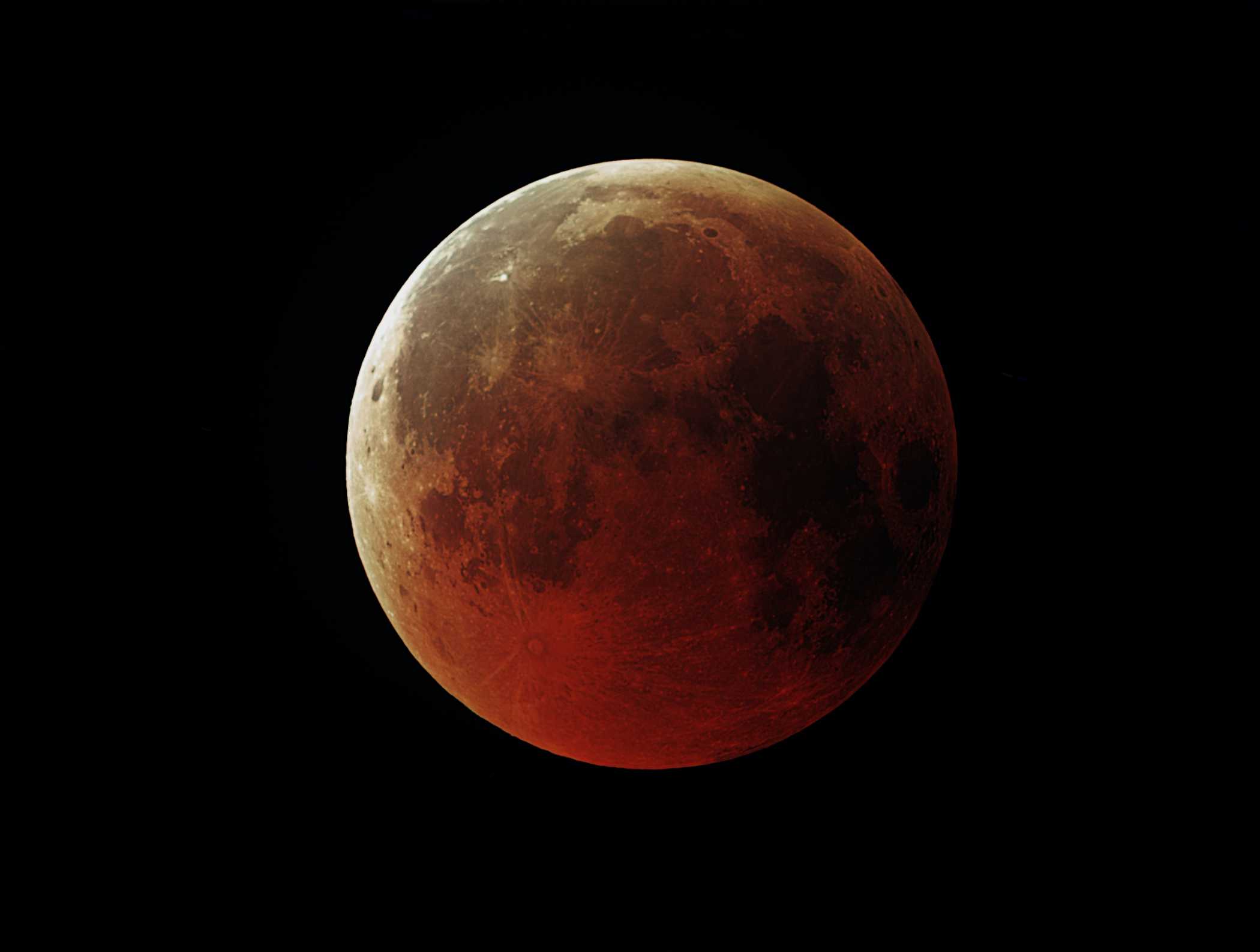Mondfinsternis kurz vor dem Ende 21.01 UT