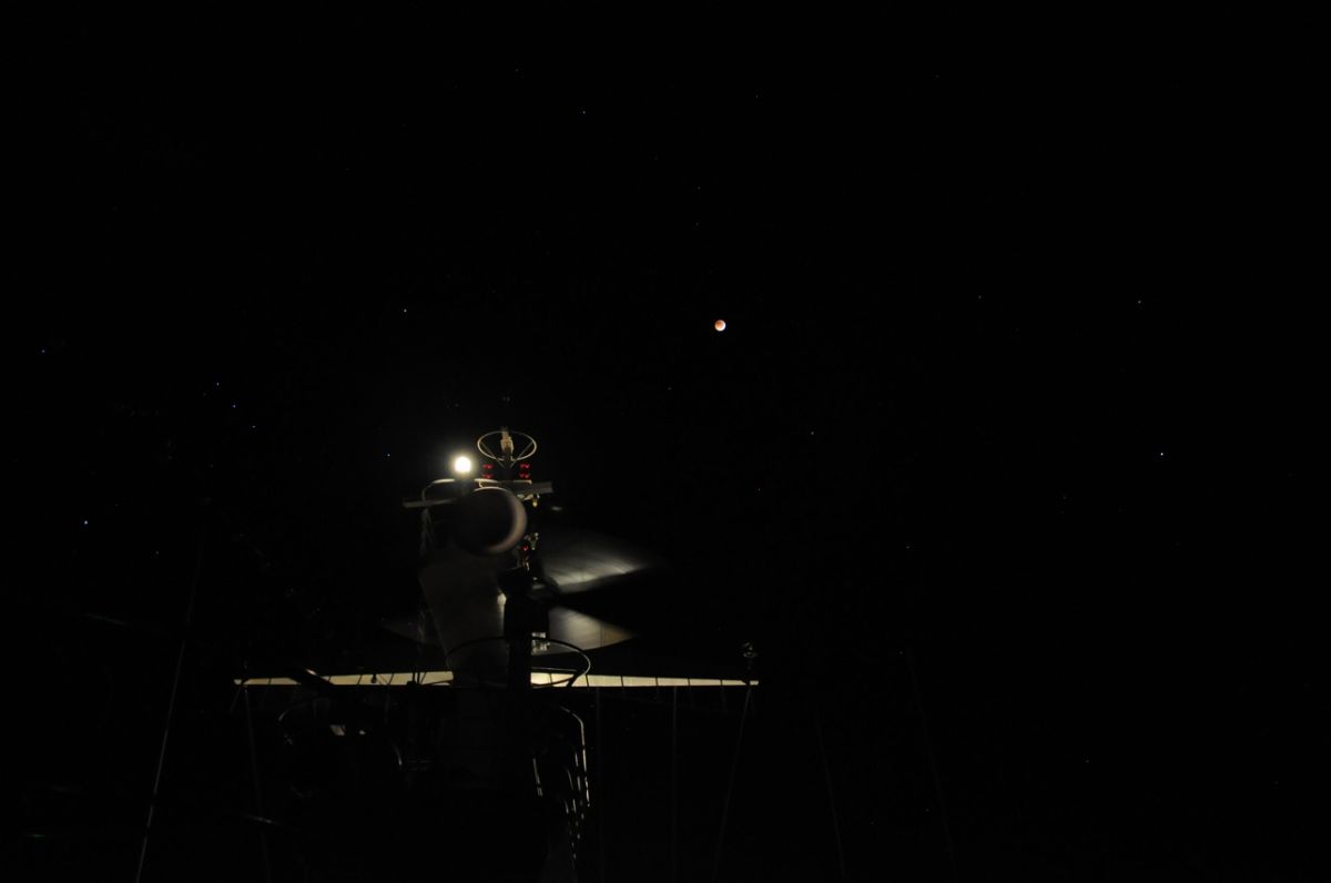 Mondfinsternis_mit_Radarmast.JPG