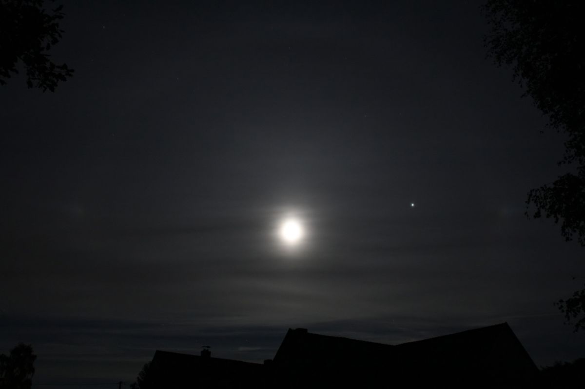 Mondhalo mit Jupiter