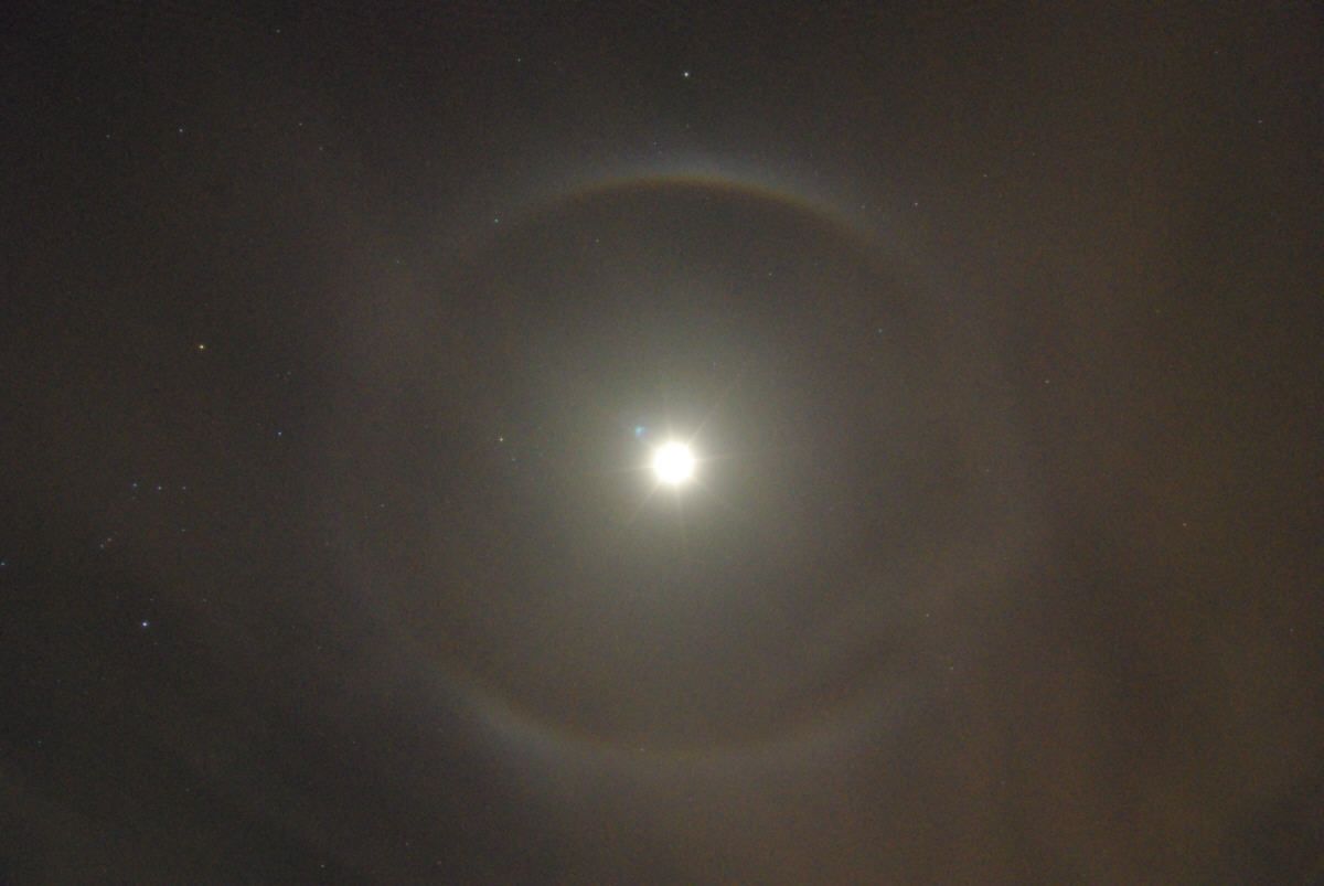 Mondhalo mit Spectralfarben