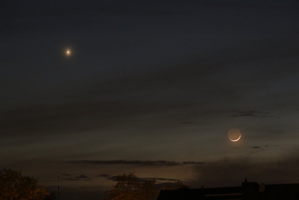 Mondsichel bei Venus 18. April 2026