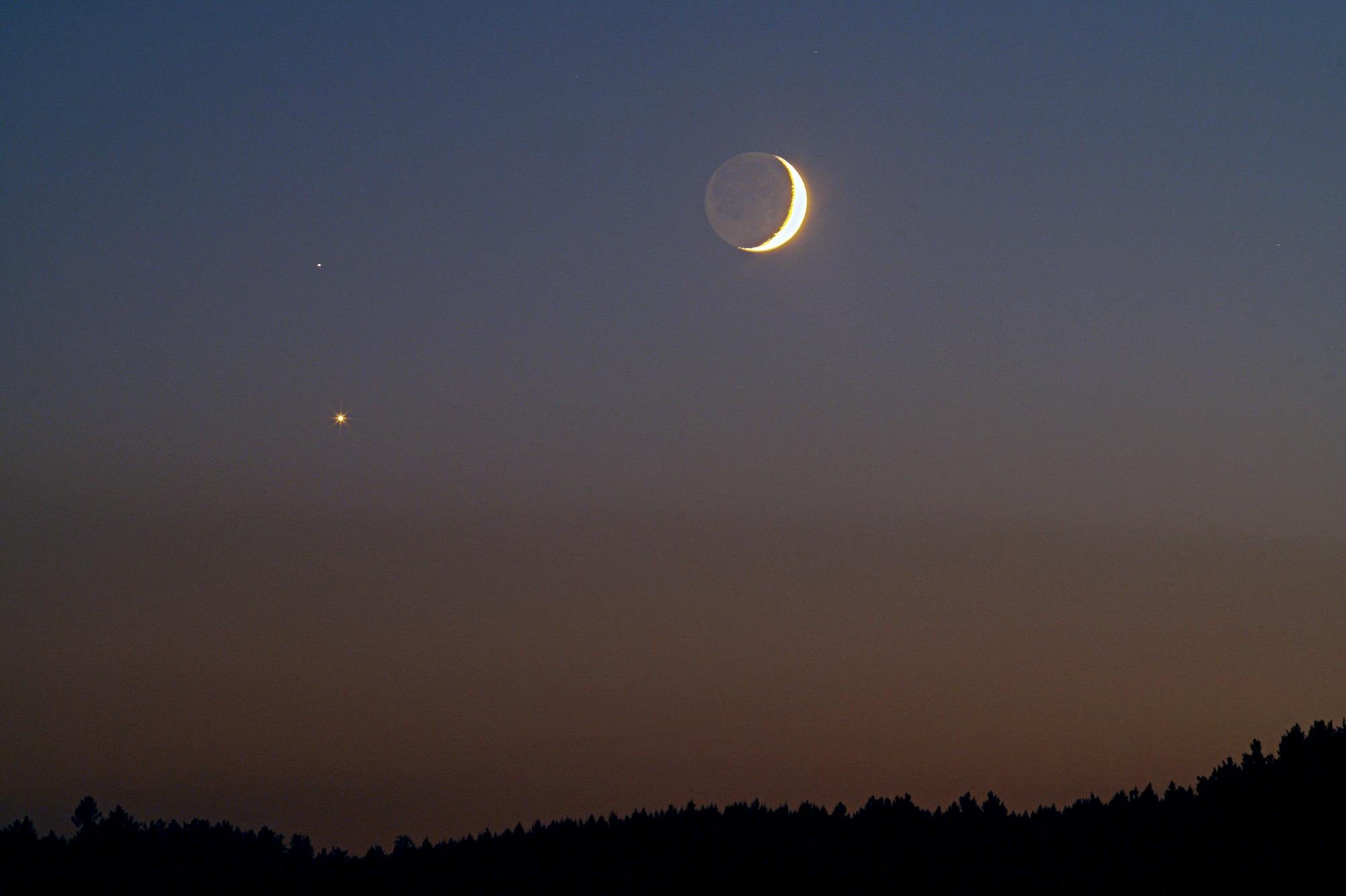 Mondsichel und Venus
