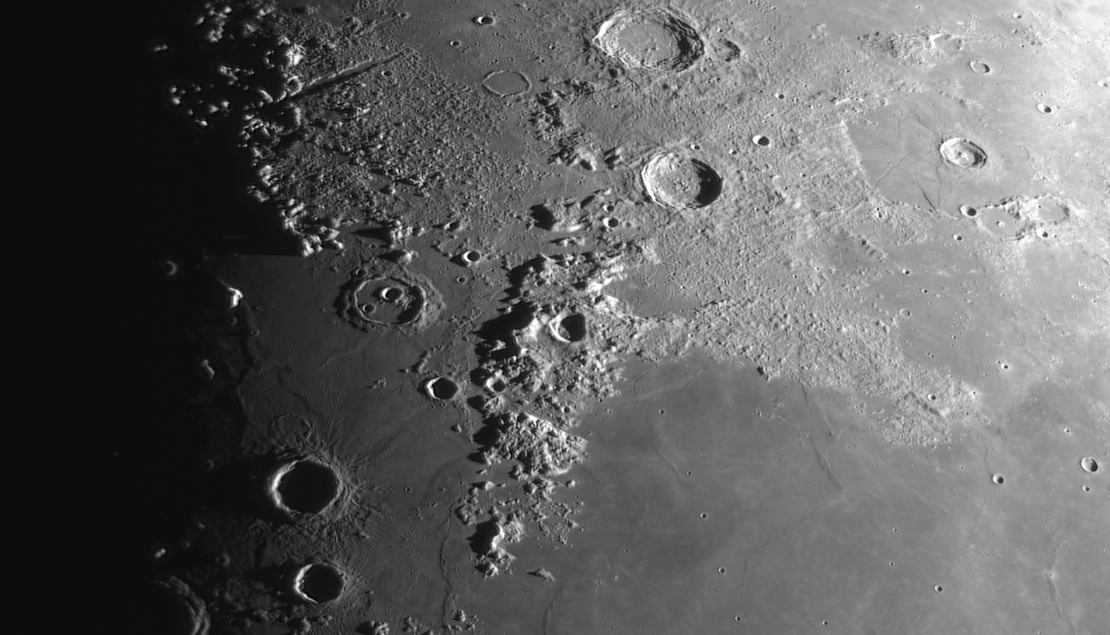Montes_Caucasus.jpg