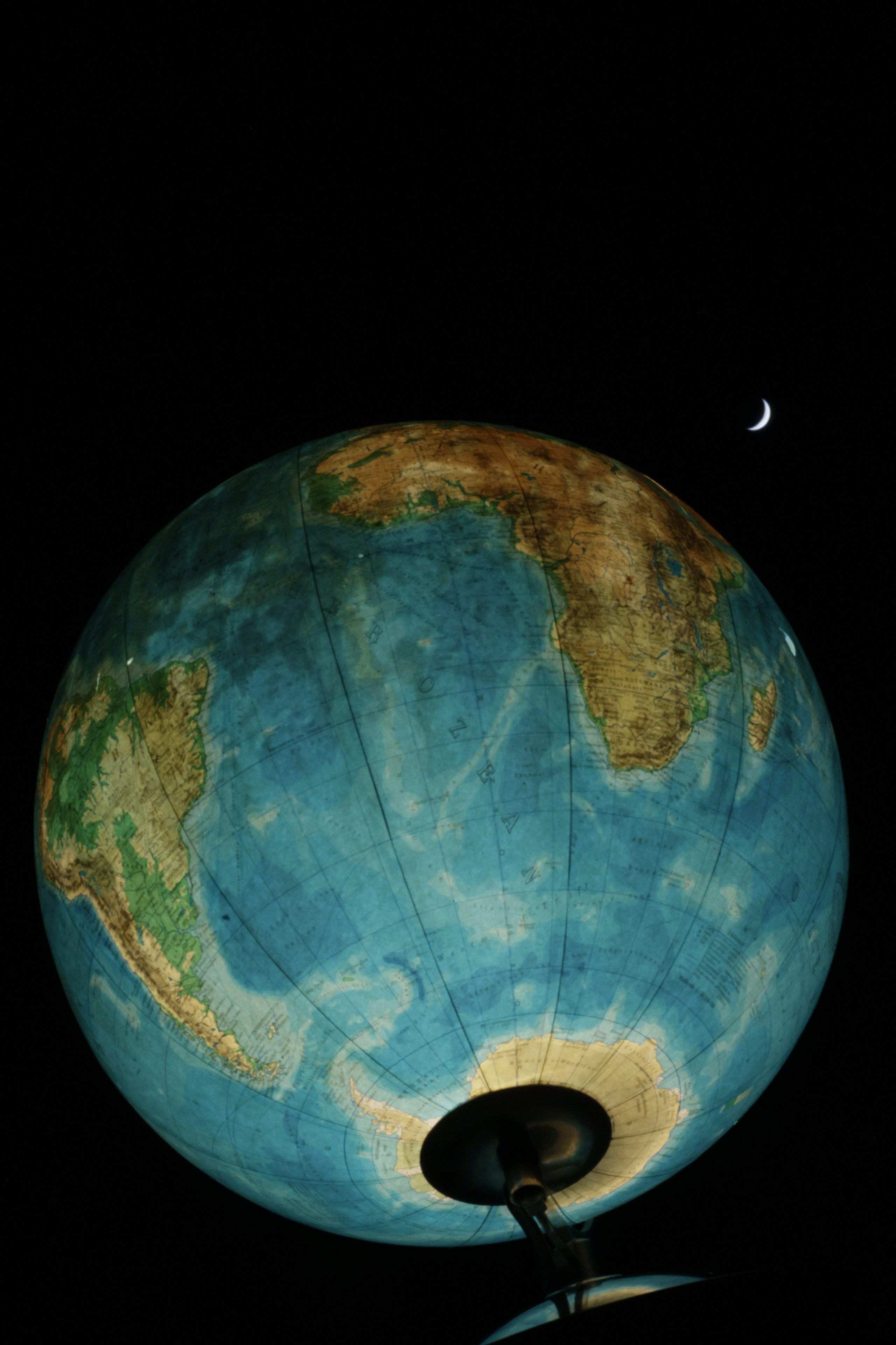 Moon Rise over Globe.JPG