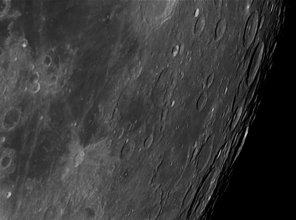 Moon_141700_1.jpg