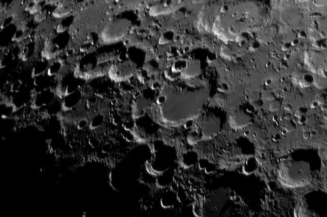 Moon_170513_Philips-SPC-900NC-PC-Camera_211003_g5_b3_ap729_4.jpg