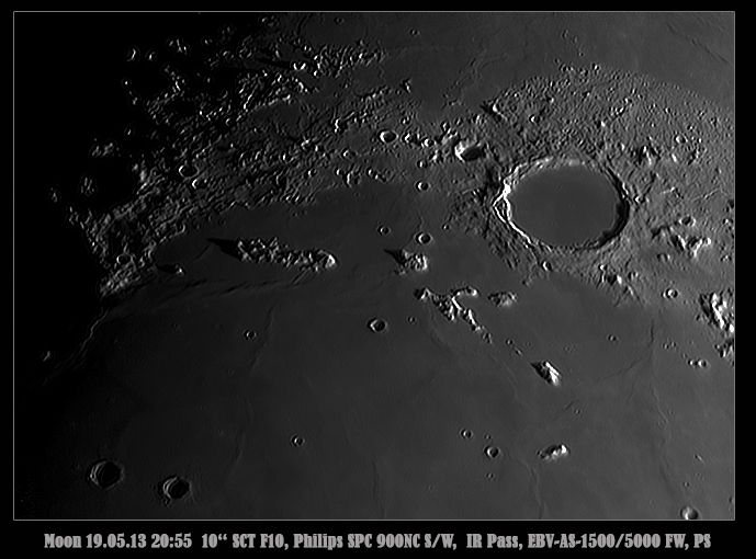Moon_190513_Philips-SPC-900NC-PC-Camera_205558_IR_1500_5000_FW_PS.jpg