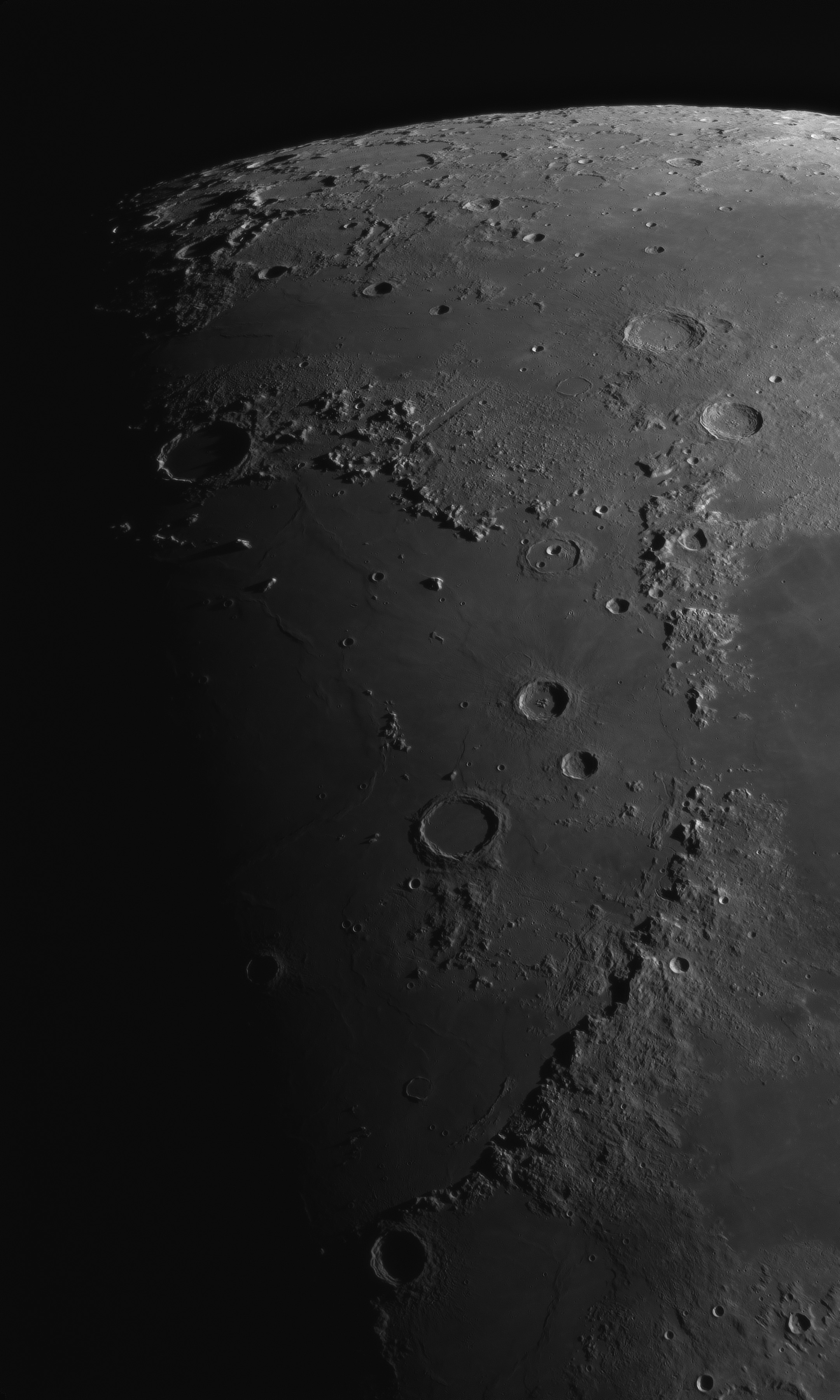 Moon_213304_crop oben.jpg