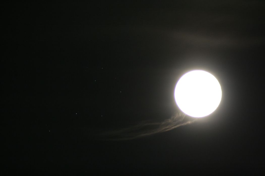 Moon_Plejaden_13_11_2008_19_20_MEZ_1.jpg