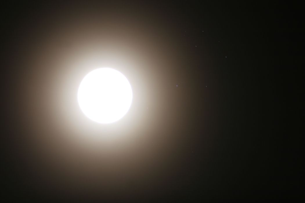 Moon_Plejaden_13_11_2008_22_06_MEZ.jpg