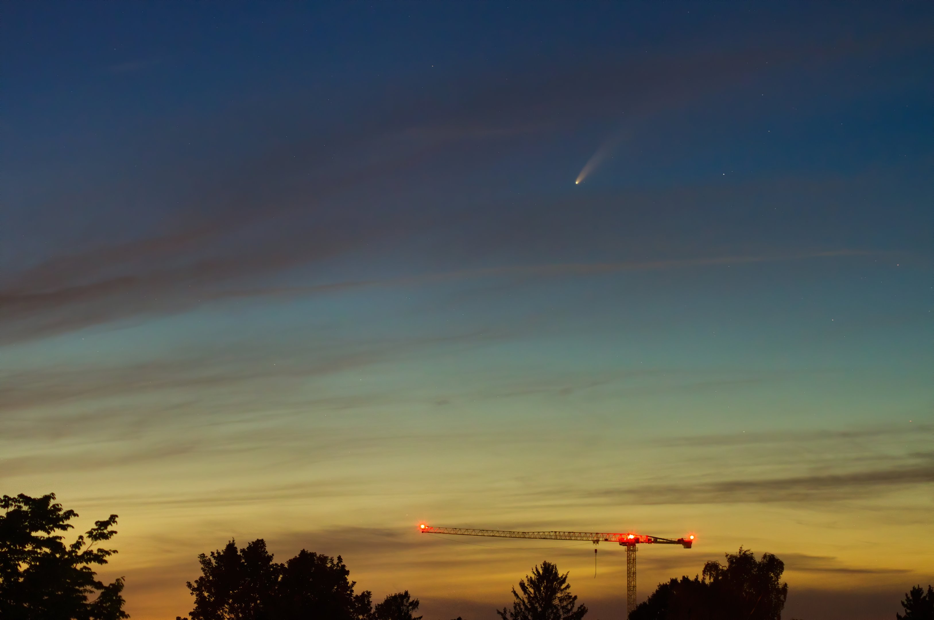 Neowise in der Abenddämmerung über Nürnberg