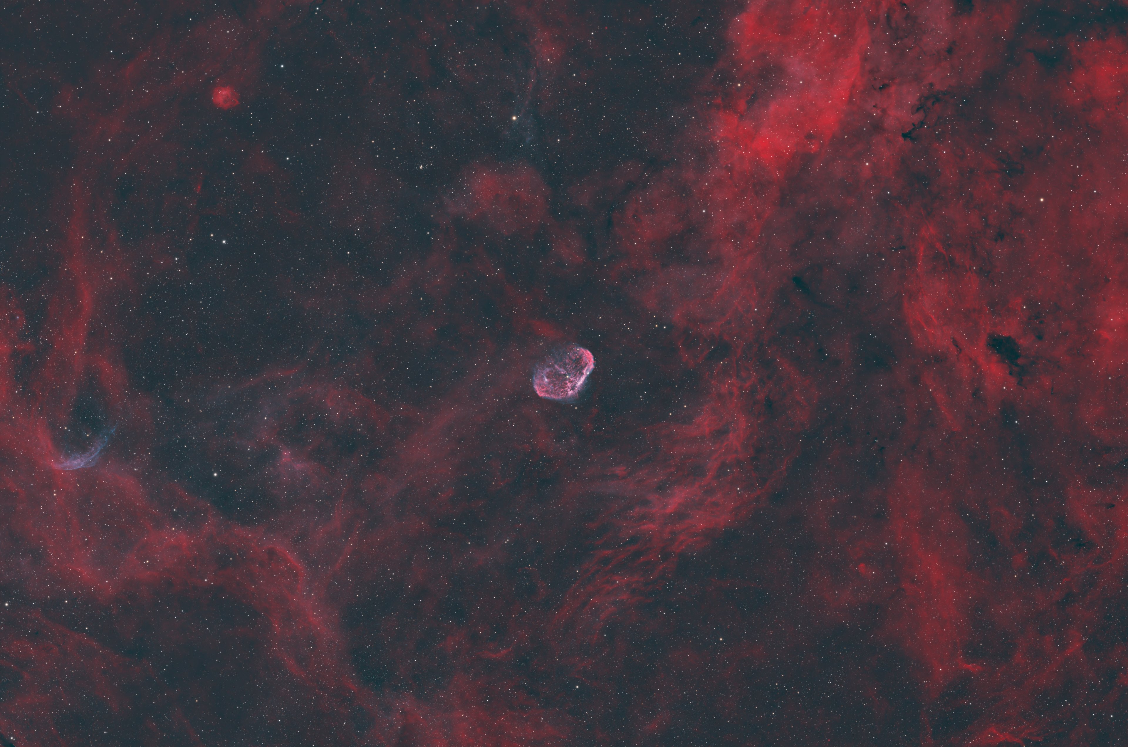 NGC 6888 - Sichelnebel und drum rum