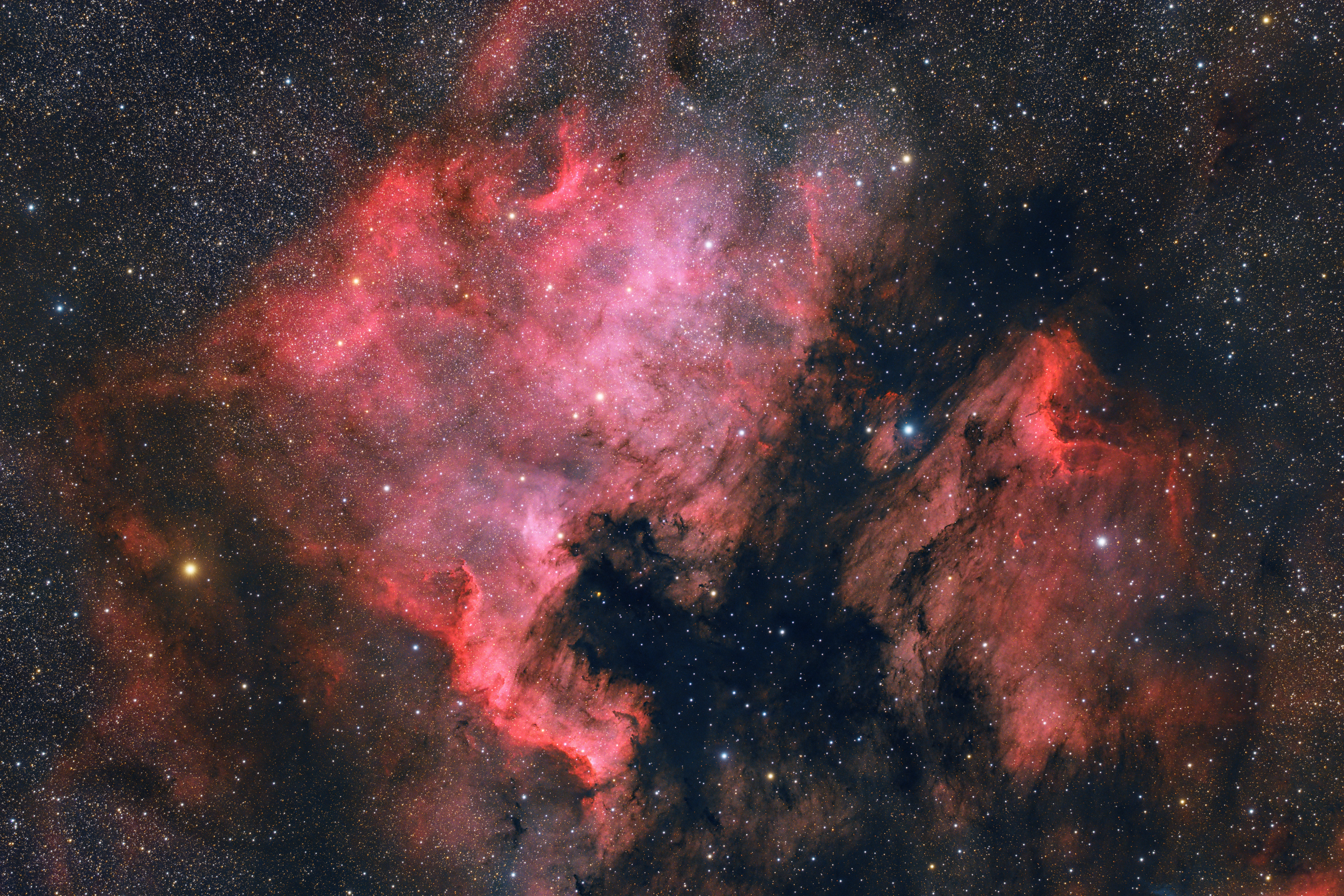 NGC 7000 IC 5070 North America and Pelican Nebula 4k.jpg