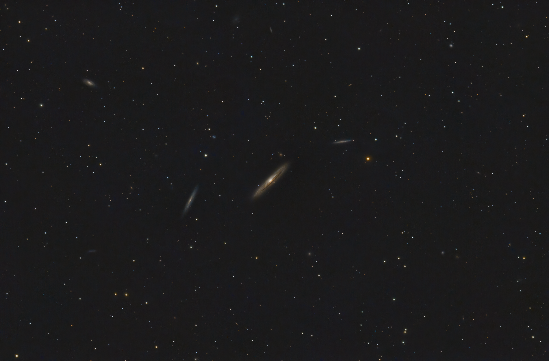 NGC4216 mit Begleitern