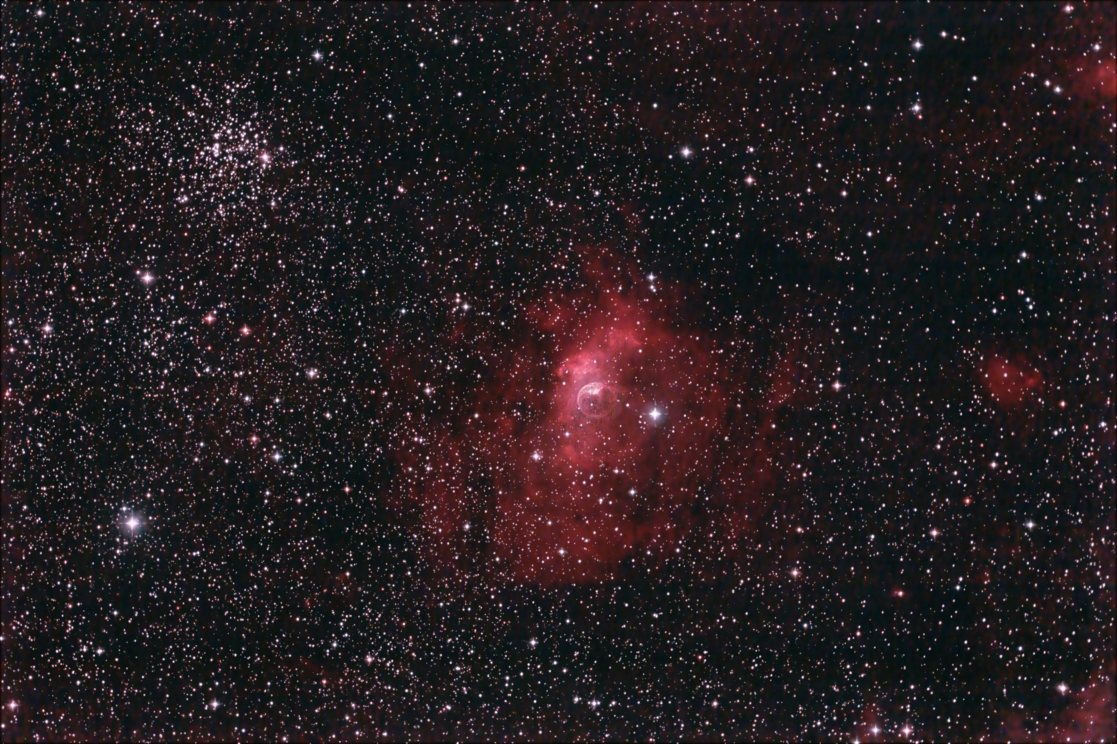 NGC7635 Bubble-Nebel mit M52: 16x8min am 28.07.22 mit dem 8" f/4 Newton, Canon 600da, l-enhance: stärkere Sterne