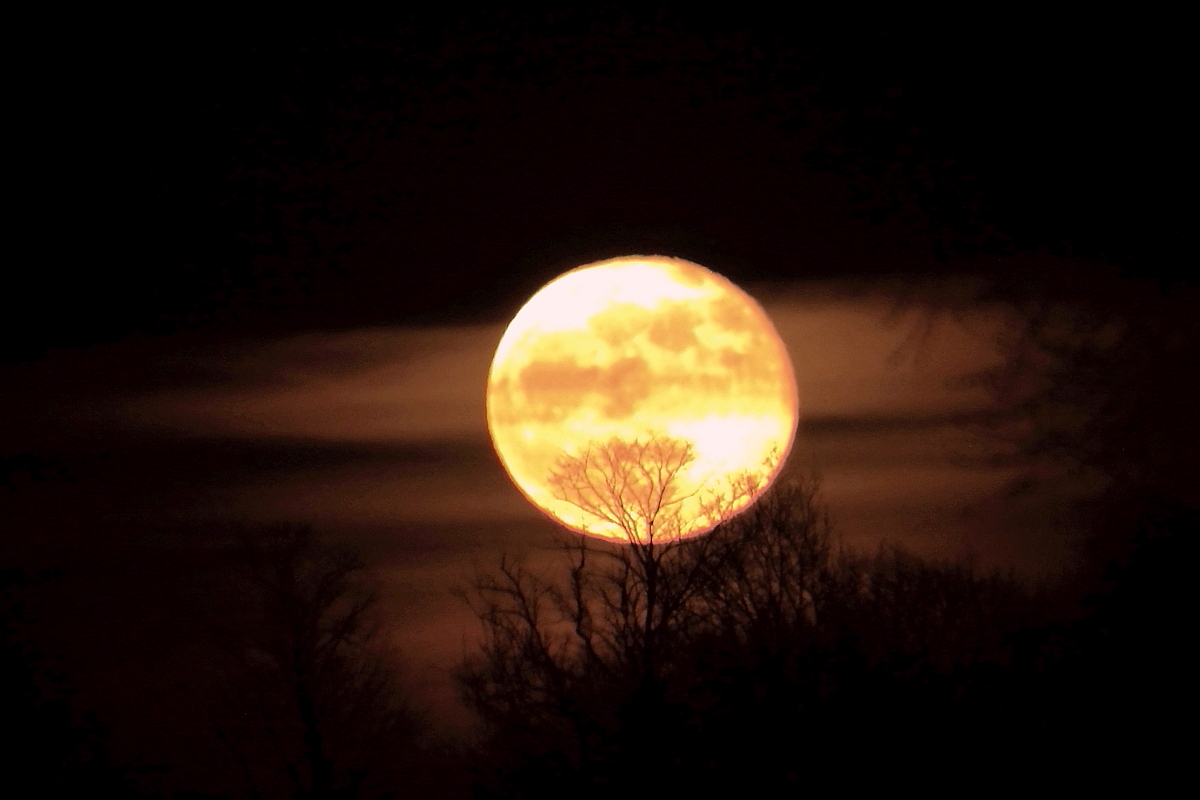 Oster-(Fast)-Vollmond