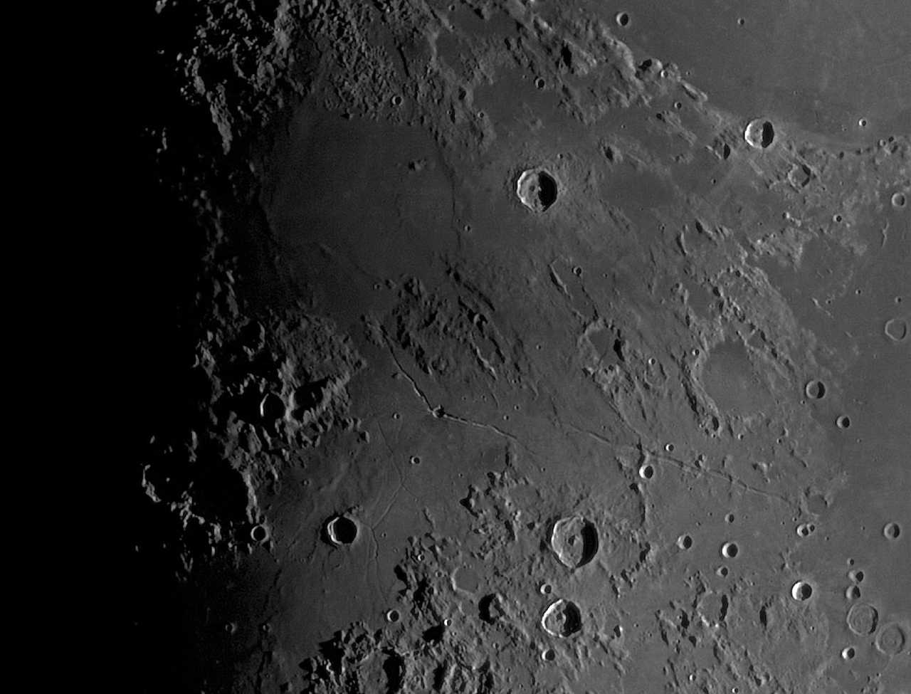 Rima Hyginus und Umgebung