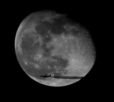 Schon wieder ein Flieger vor dem Mond - 13.2.2017
