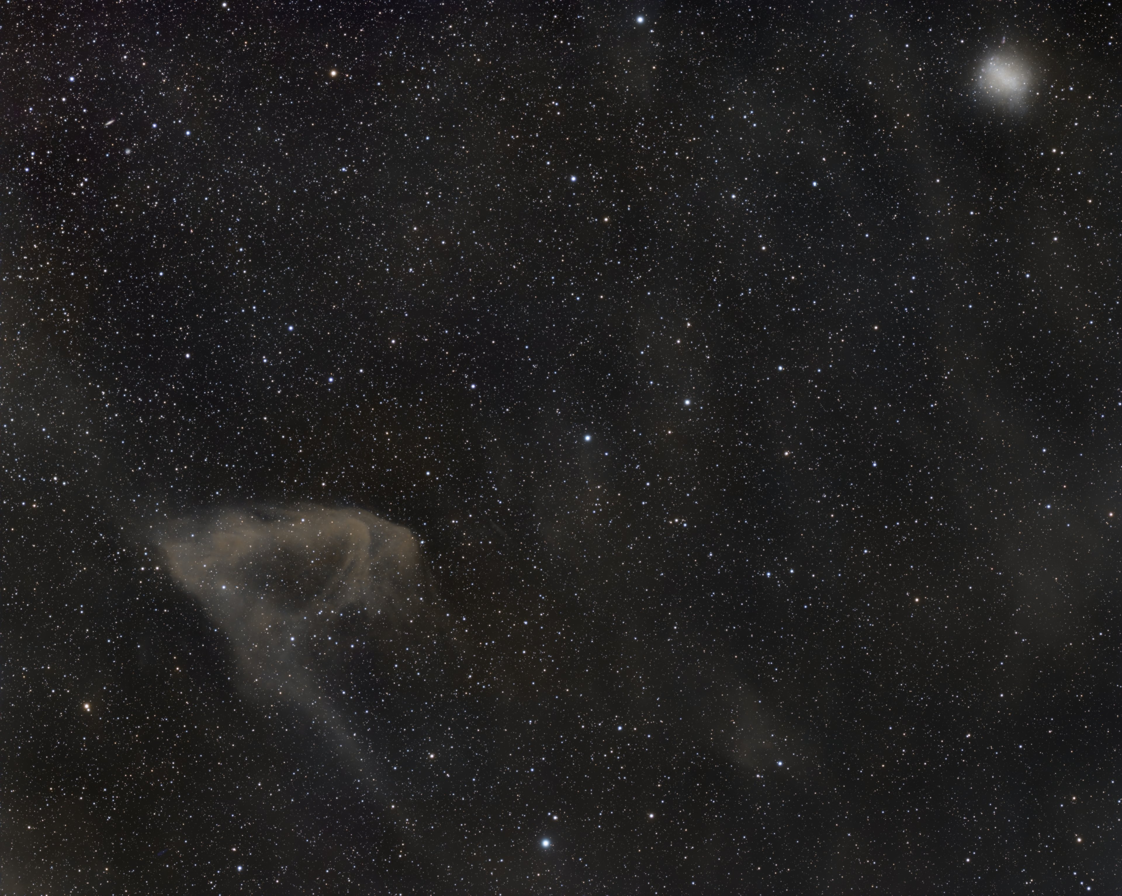 Sh2-63 Dunkle Wolke + Barnards-Galaxie IC4895 + Stern 61 Sagittarii