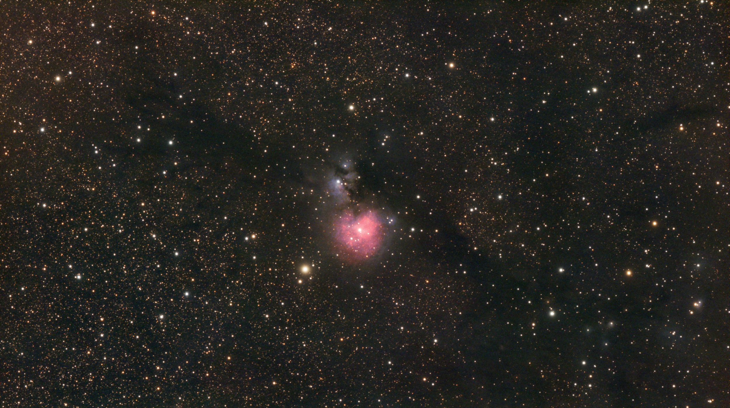 Sh2-82 - Kleiner Trifid Nebel - Reflexionsnebel + Ha Gebiet im Sternbild Pfeil ---small.png