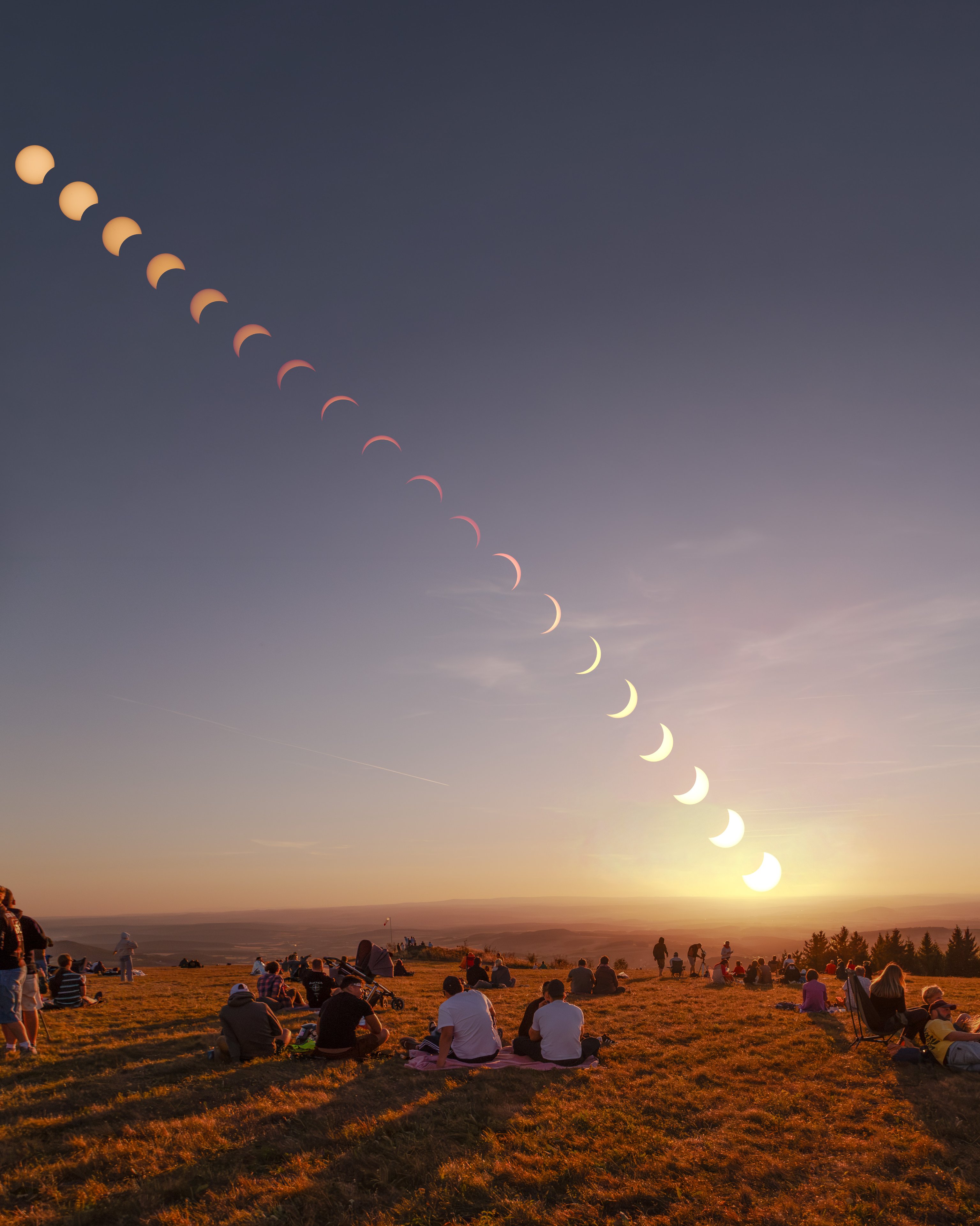 Sonnenfinsternis von der Wasserkuppe gesehen