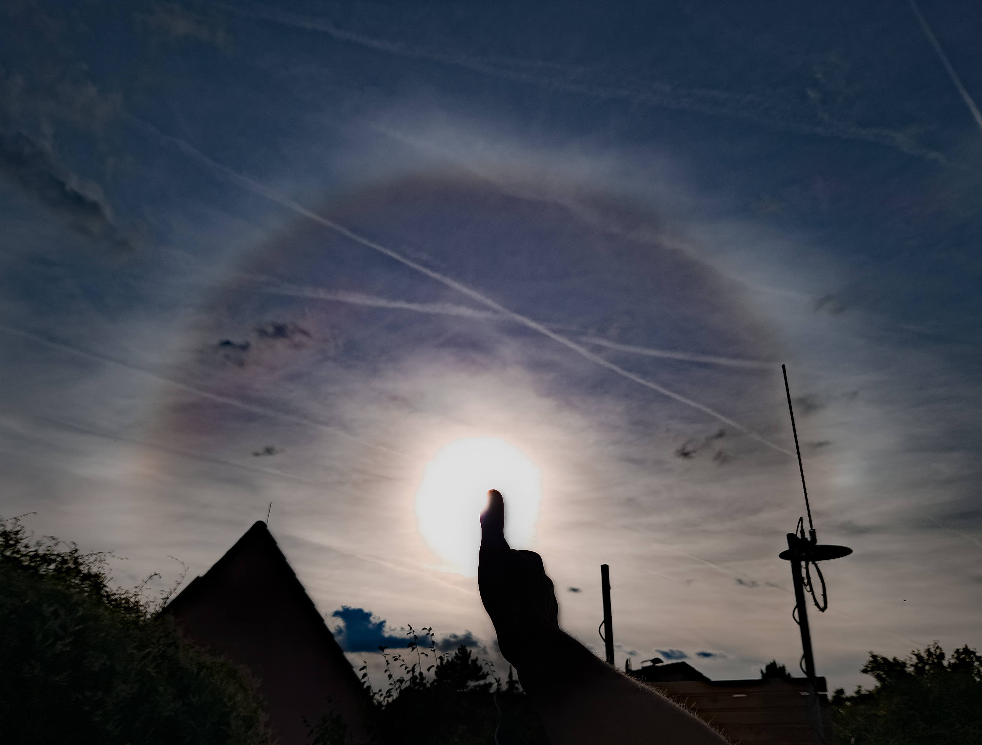 "SONNTAGS-HALO"