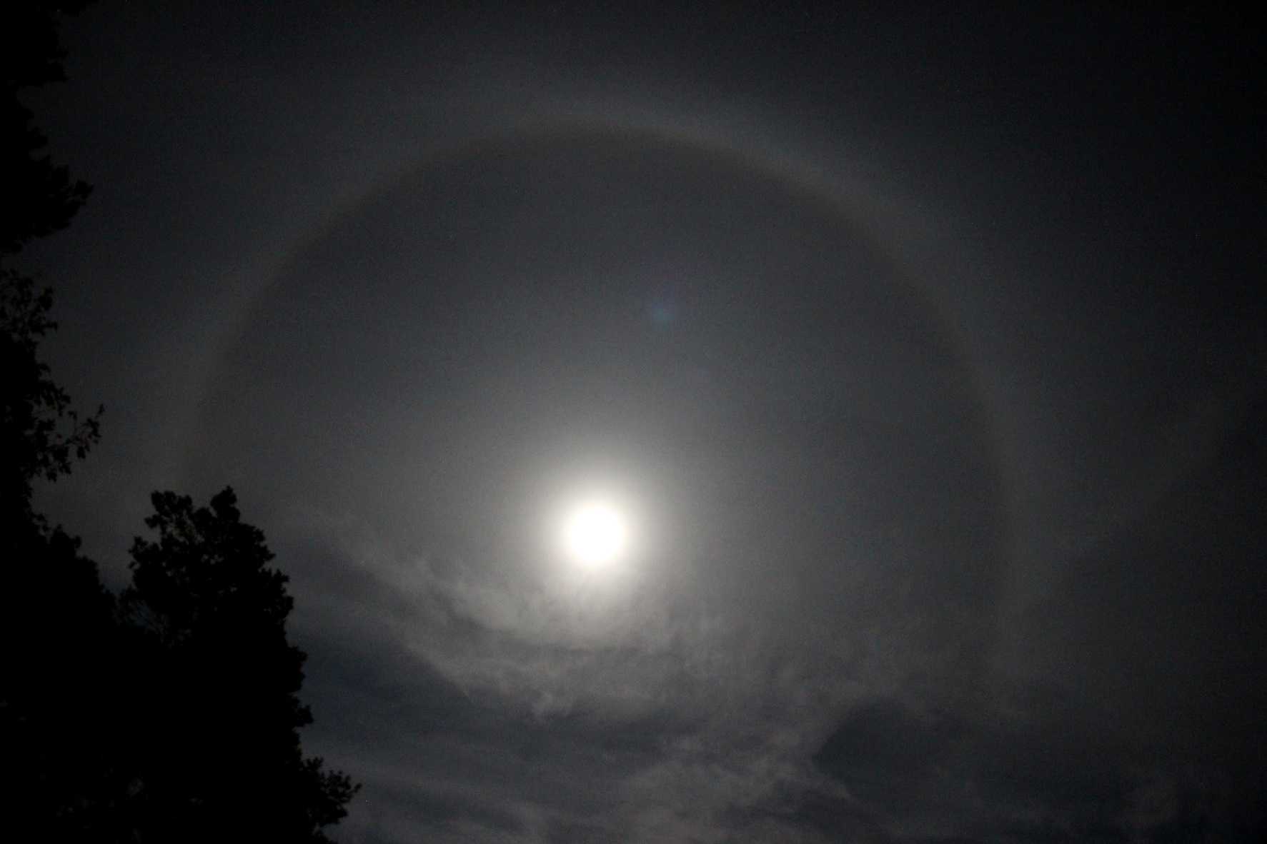 Vollmond mit Halo