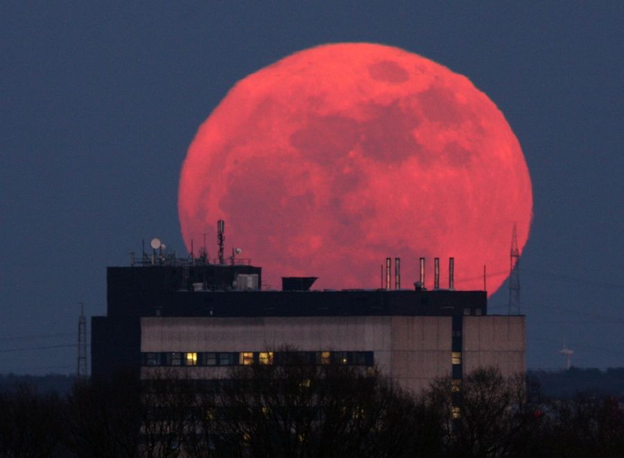 Vollmond_Aufgang_19_3_2011_Bild_2_klein.jpg