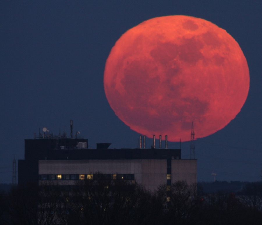 Vollmond_Aufgang_19_3_2011_Bild_3_kleiner.jpg