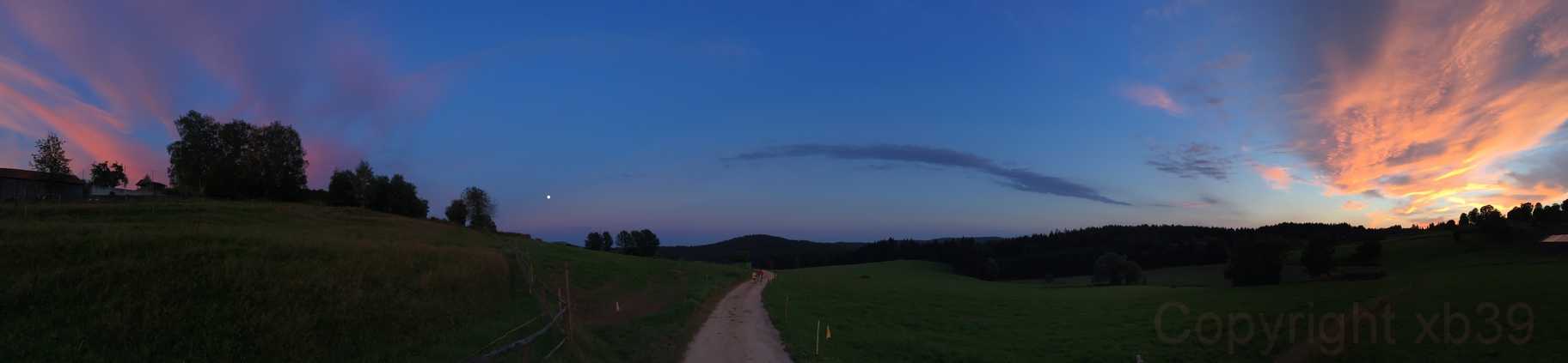 Vom Sonnenuntergang zum Mondaufgang