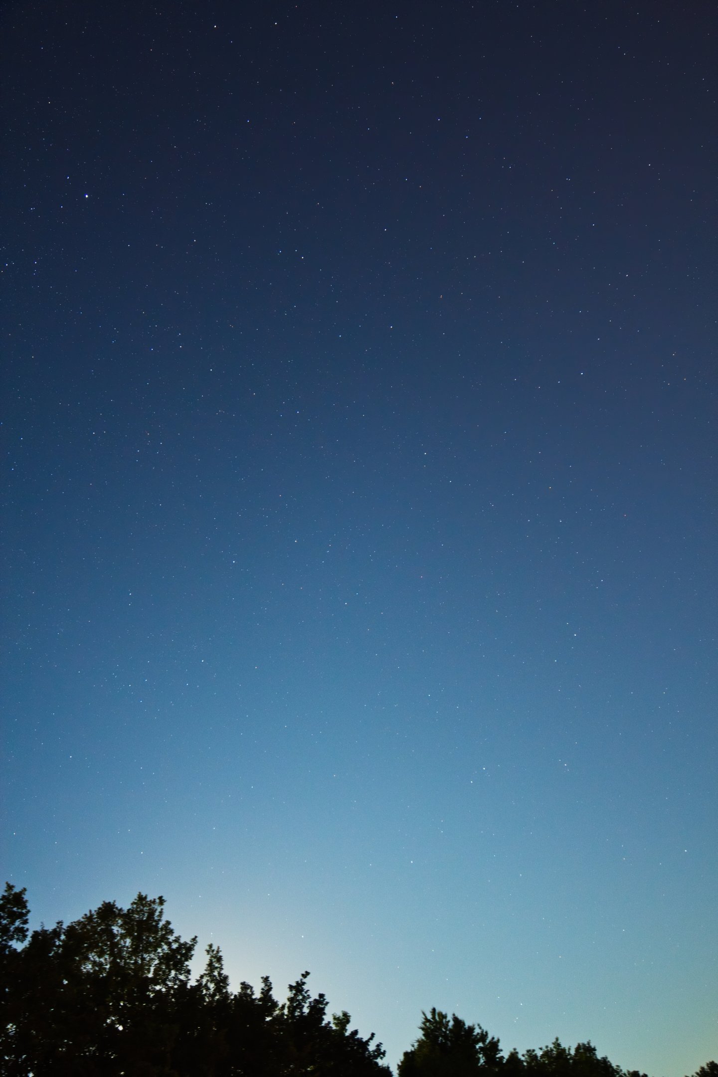 Weites Feld kurz vor Vollmond
