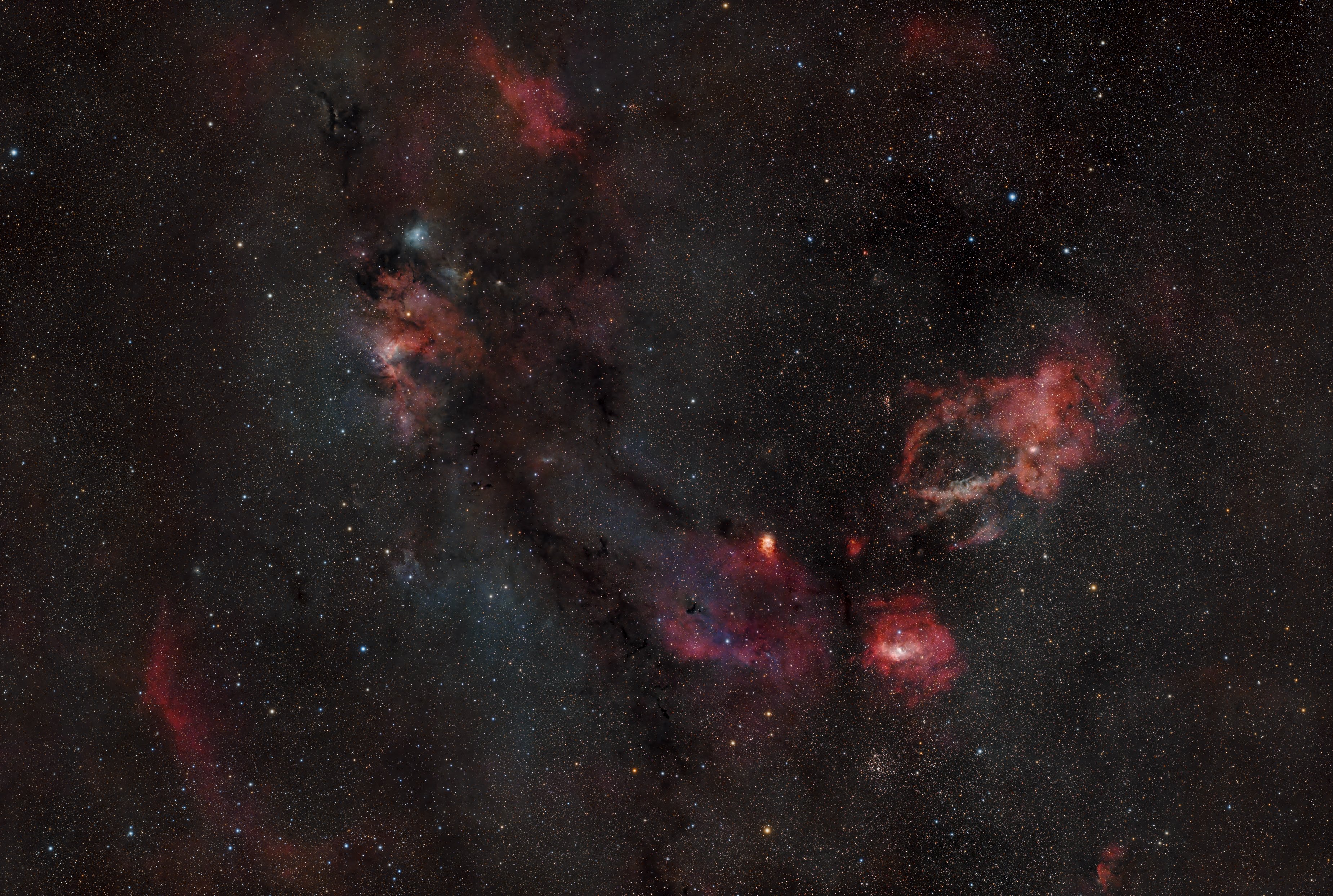 Widefield M52 Region mit Bubble, Cave, Lobster und vielen Dunkelnebeln